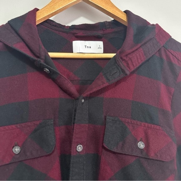 Aritzia TNA Hooded Wine & Black Checkered Flannel Button Down Shirt Size S - Picture 6 of 6